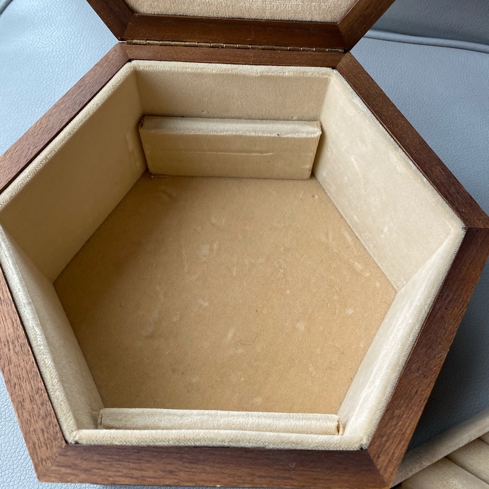 Antique Buxton Jewelry box - Picture 5 of 6